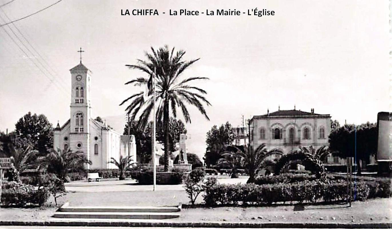 La Chiffa - Place - Mairie - Eglise.jpg